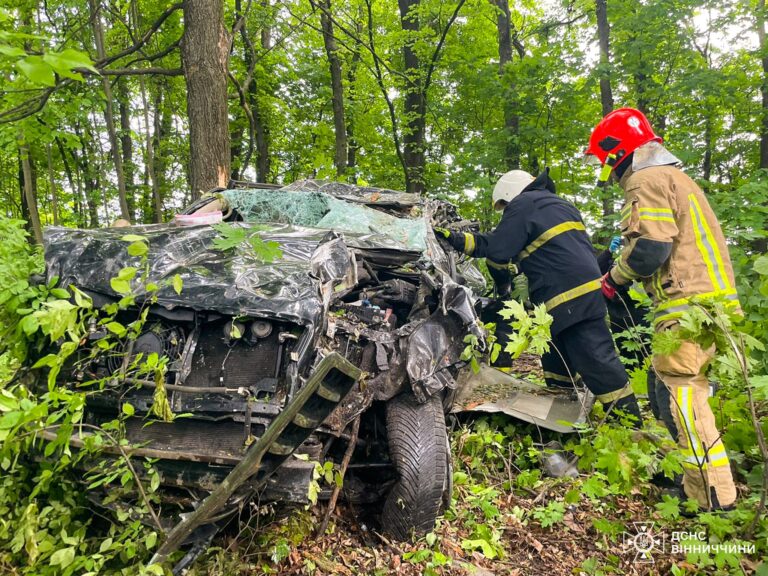 Смертельна ДТП на Вінниччині: позашляховик злетів з дороги та перекинувся
