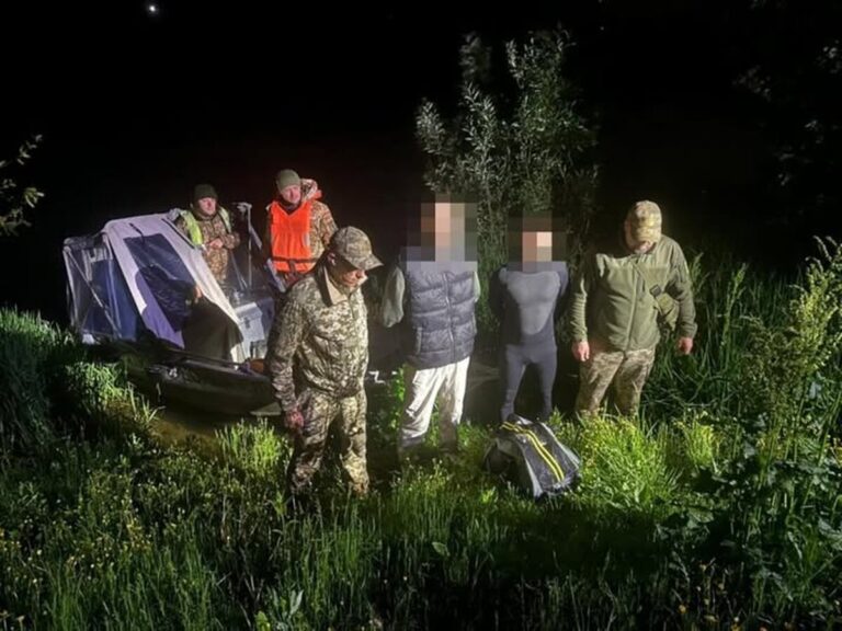 Поблизу Могилева-Подільського затримали «плавців», які намагались дістатися Молдови