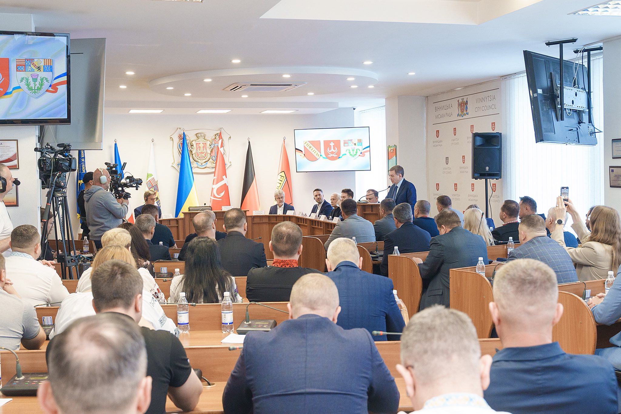 Які рішення ухвалили депутати на сесії міської ради 30 травня