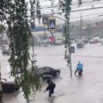Вінниця перетворилася на Венецію: у місті зупинився громадський транспорт та зникло світло