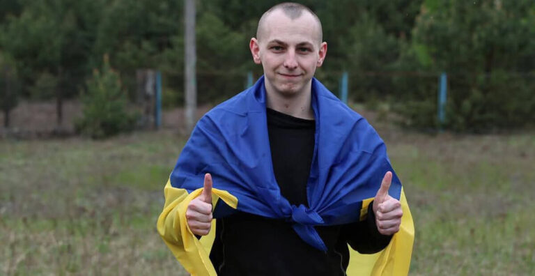 Важкі місяці очікування та відчаю позаду: на Вінниччині мати дочекалась сина з полону
