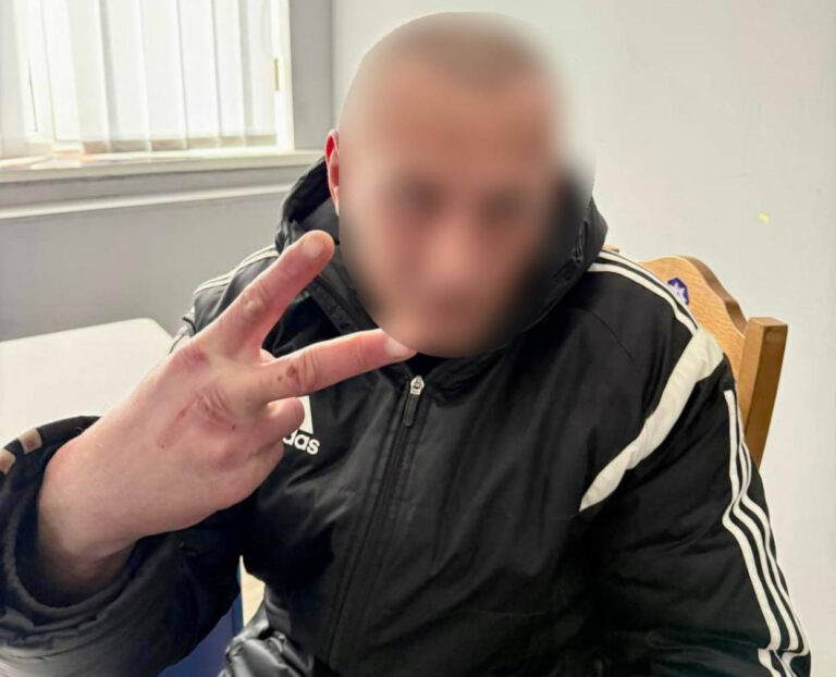 У Хмільнику чоловік поцупив у лікарні з карти військового 56 тисяч