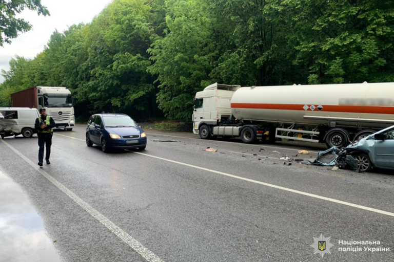 Дві ДТП на Вінниччині: постраждали водій автобуса та пасажирка легковика