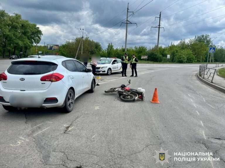 Дві жахливі ДТП у Вінниці: травмувались водій мопеда та пасажир легковика