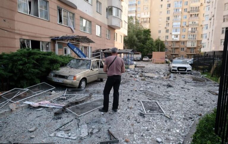 Пекельна ніч для України: вибухи, жертви і руйнування в багатьох містах
