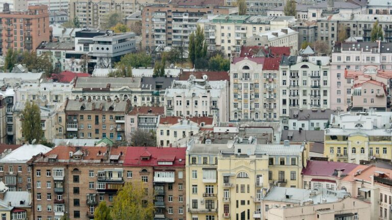 Скільки років потрібно, щоб купити квартиру в Україні?