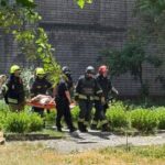 Ворог вдарив по Дніпру балістикою: є загиблі та постраждалі, понівечено потяг