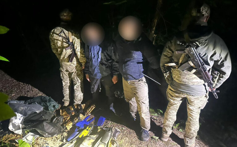 На Вінниччині прикордонники зірвали нічну “мандрівку в ластах” до Молдови (ВІДЕО)