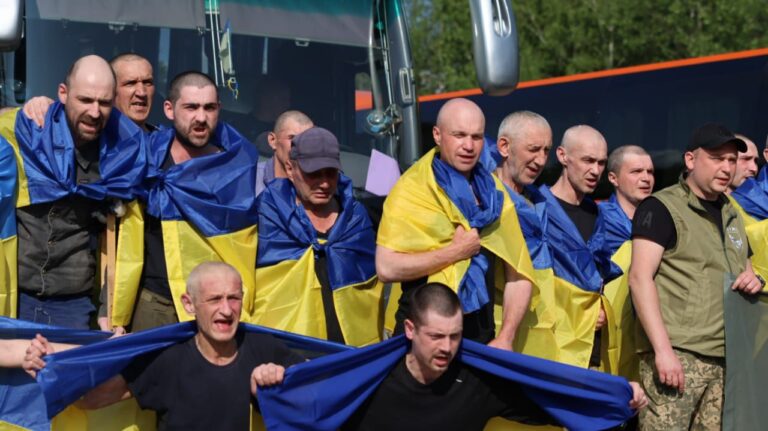 До України з російського полону повернулися важкопоранені Захисники (ФОТО)