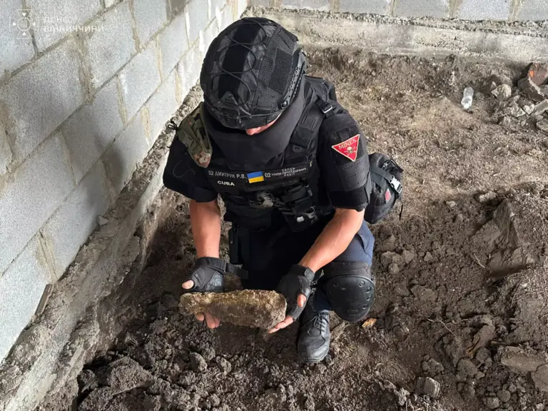 У Хмільницькому районі піротехніки знищили боєприпас часів Другої світової війни
