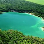 Вінницькі Мальдіви: бірюзове озеро, що вражає екзотичною красою