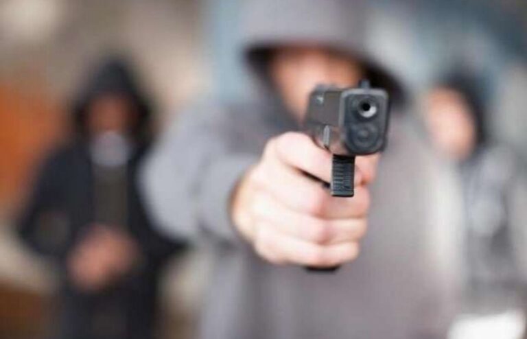 Стрілянина серед білого дня на Вінниччині: чоловік поранив перехожого та втік (Оновлено)