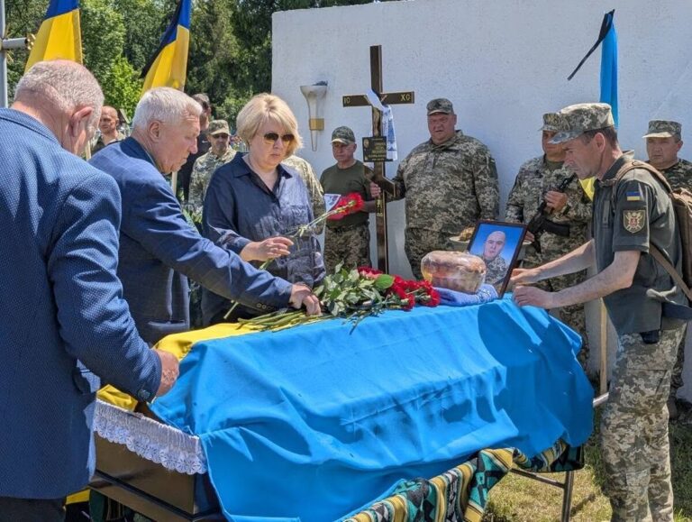 У Гайсинському районі попрощалися з Героєм Василем Романюком