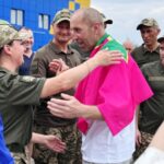 «Найбільше хотів цукерок»: у Могилеві-Подільському зустріли звільненого з полону прикордонника