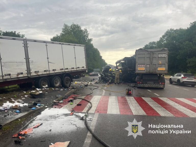 Жахлива ДТП поблизу Гайсина: відомо про двох загиблих