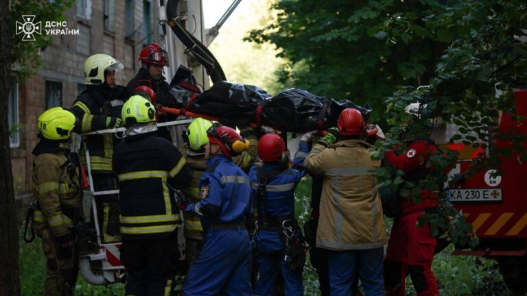 Масована нічна атака РФ: є загиблі, поранені, зруйноване житло й лікарні