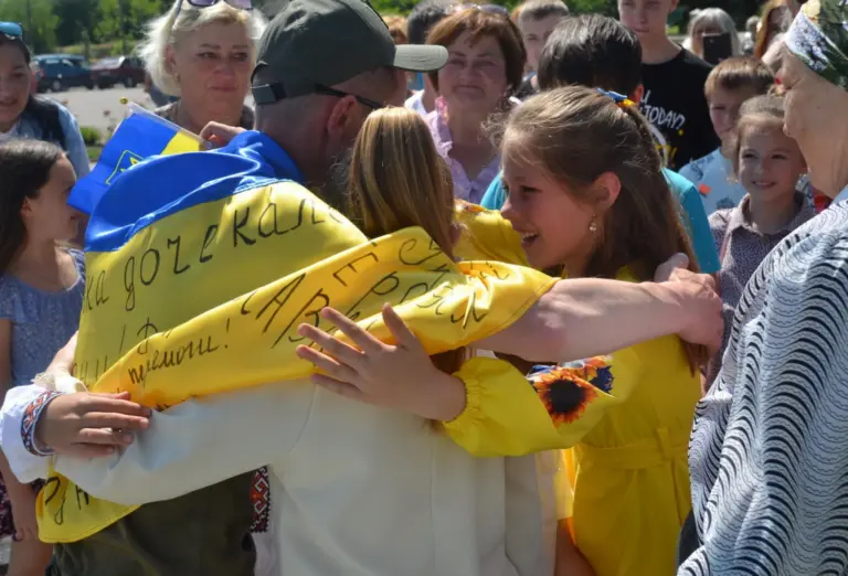 Після трьох років полону додому повернувся захисник Геннадій Луцький