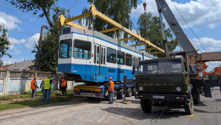 Вінниця отримала черговий трамвай Tram-2000 зі Швейцарії (ФОТО)