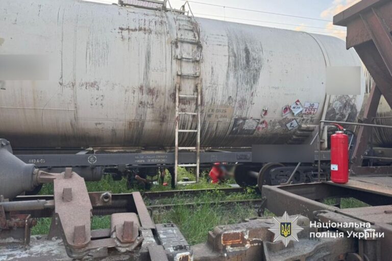 Хлопець у вкрай важкому стані: на Вінниччині 13-річного підлітка вдарило струмом на даху потяга (ФОТО)