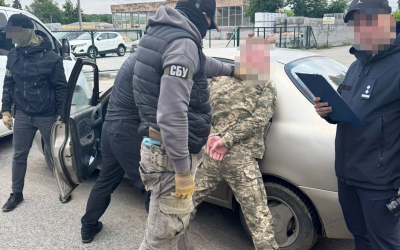 На Вінниччині затримали правоохоронця, який допомагав ухилянтам тікати з України