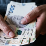 Люди з інвалідністю можуть отримувати одразу дві пенсії у 2025 році: як оформити