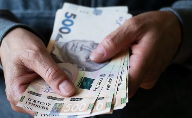 Люди з інвалідністю можуть отримувати одразу дві пенсії у 2025 році: як оформити