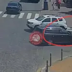 На переході в центрі Вінниці — Volkswagen збив чоловіка на електросамокаті