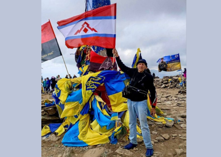 Зі стягом Бершаді на Говерлу: 70-річний Іван Кондратишин здійснив мрію