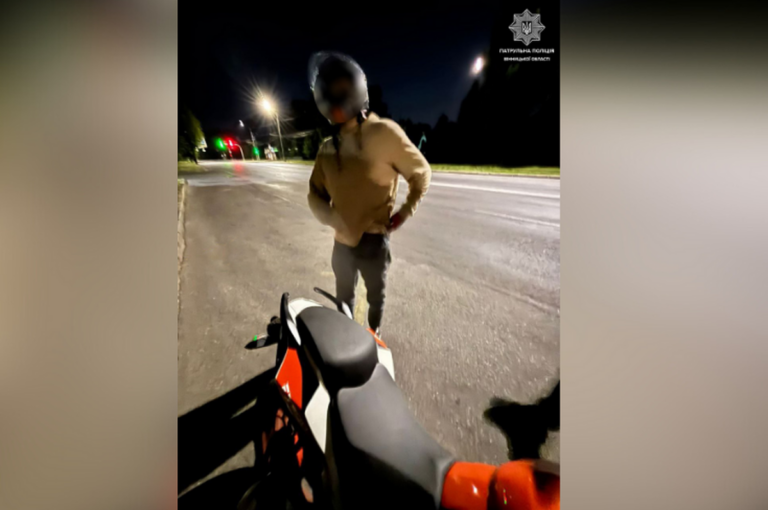Комендантська година не завада: у Вінниці зупинили п’яного мотоцикліста без документів