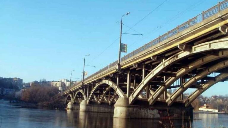 Чи справді закривають мости у Вінниці під час комендантської години: пояснення поліції