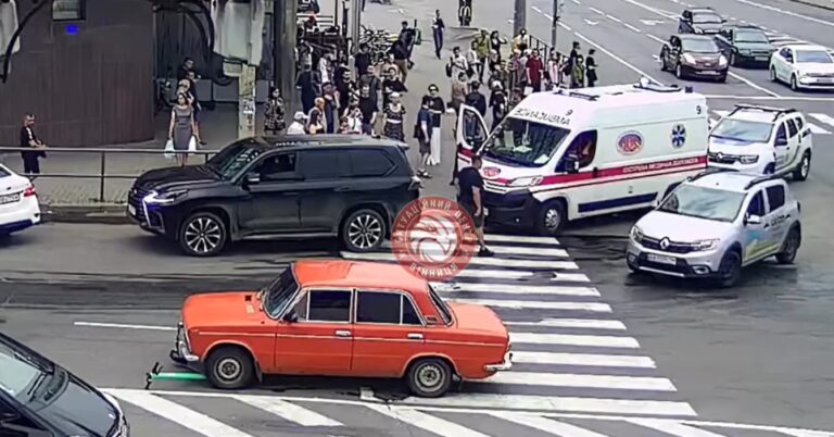 У Вінниці ВАЗ збив хлопця на електросамокаті (ВІДЕО)