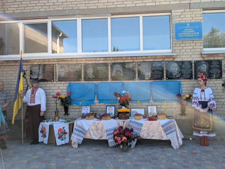 У Гайсині відкрили меморіальні дошки чотирьом полеглим Захисникам