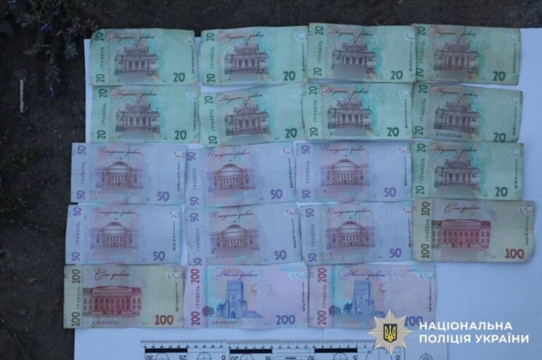 На Вінниччині чоловік пограбував та побив жінку під час застілля