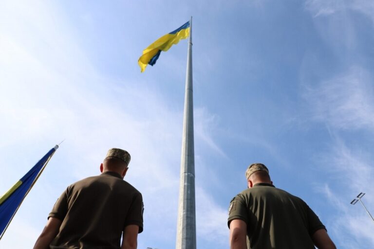 День Української Державності у Вінниці: на Замковій горі підняли найбільший в області стяг