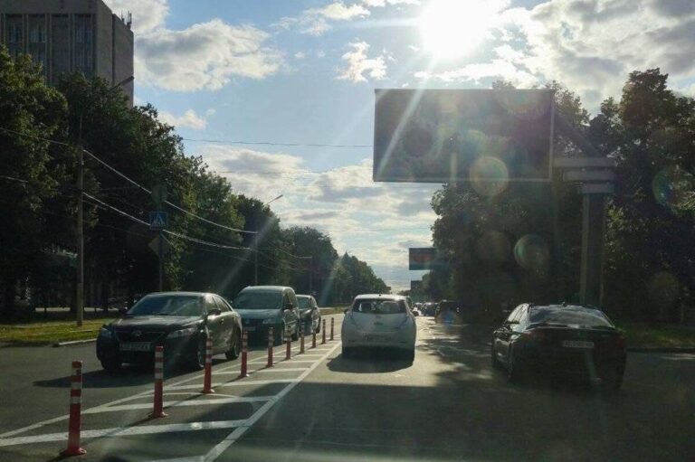 На небезпечному перехресті у Вінниці встановили стовпчики