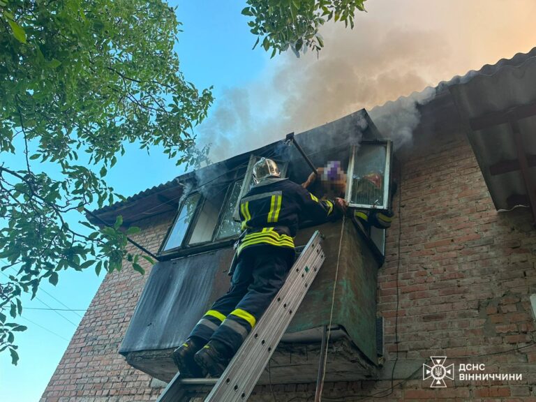 Пожежі у Вінниці й Гайсині: одну жінку витягли з вогню, інша постраждала