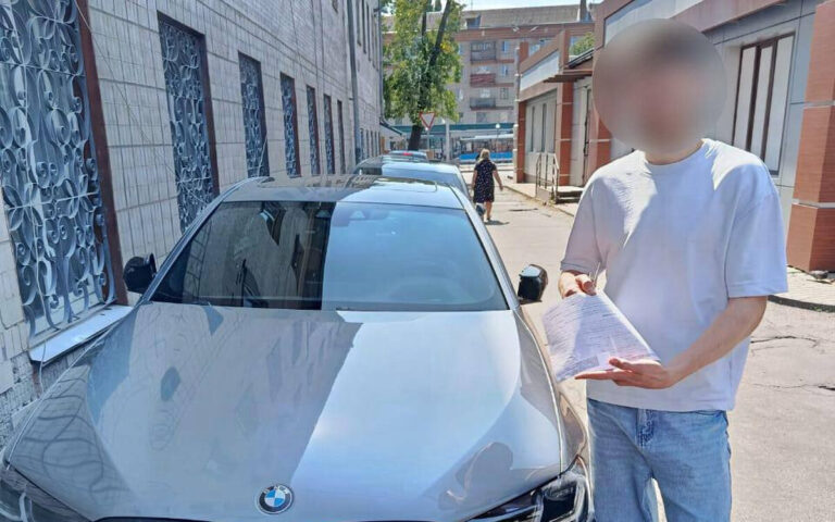 Шоу з арабськими шейхами на ходу закінчилось штрафом: у Вінниці “відзначився” водій BMW