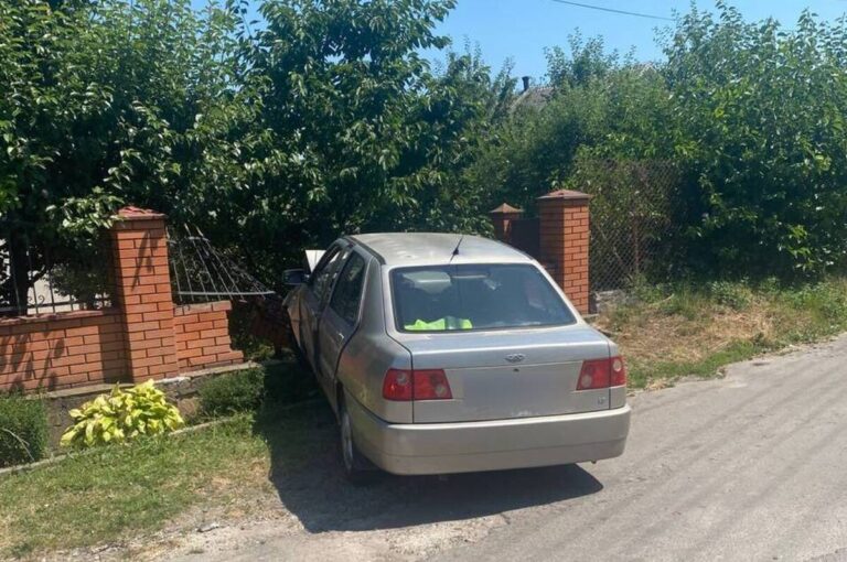 Аварія на Пирогова: п’яний водій влетів у паркан житлового будинку