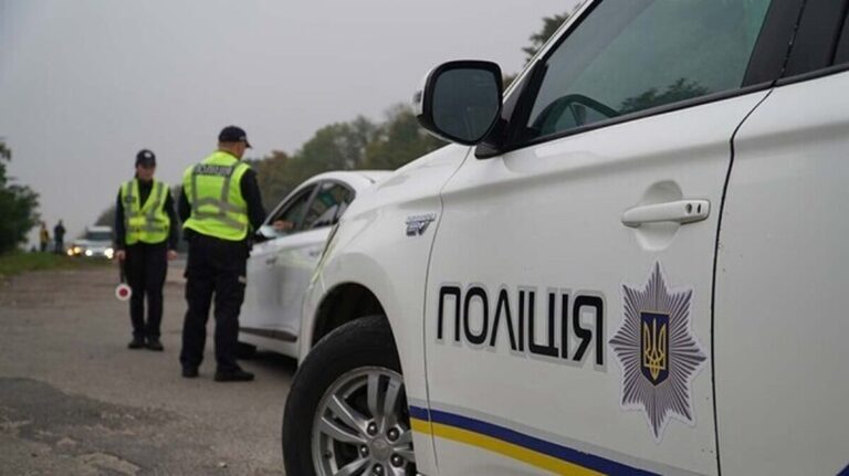 У Тиврові та Гайсині водії пропонували хабарі поліцейським