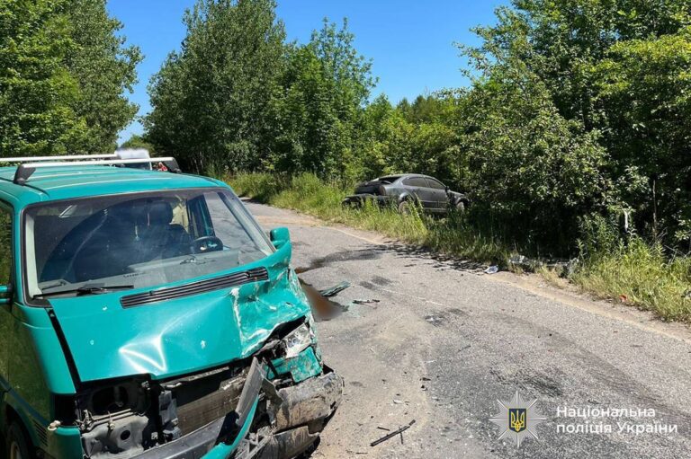 У ДТП на Вінниччині постраждали жінка та 8-річна дитина