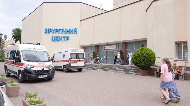 Нічна атака шахедів на Вінницю: що розповіли травмовані працівники підприємства, де стався приліт