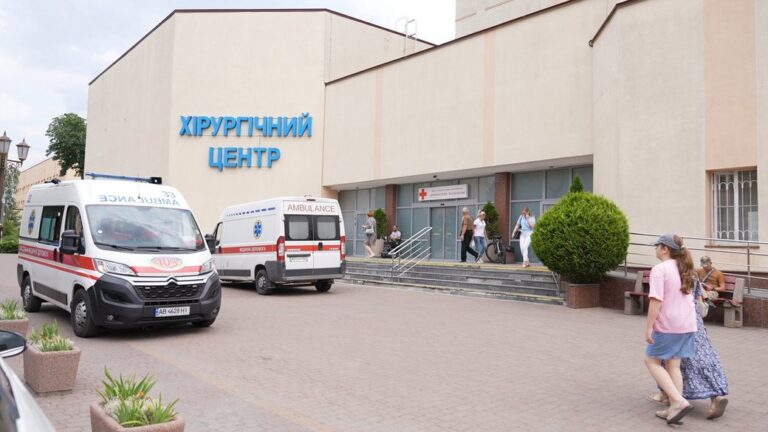 Нічна атака шахедів на Вінницю: що розповіли травмовані працівники підприємства, де стався приліт