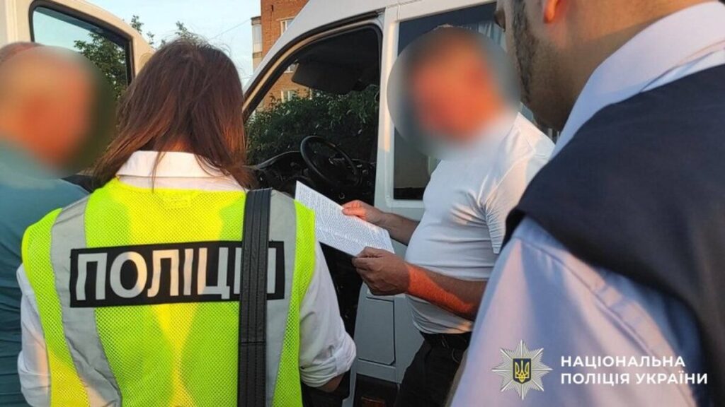 Хабар за бронь: на Вінниччині затримали посадовця залізниці