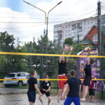 Пісок, сонце, спорт: у Вінниці стартував сезон пляжного волейболу