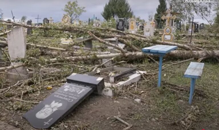 Буря на Вінниччині знищила дахи, врожай і навіть пам’ятники: подробиці