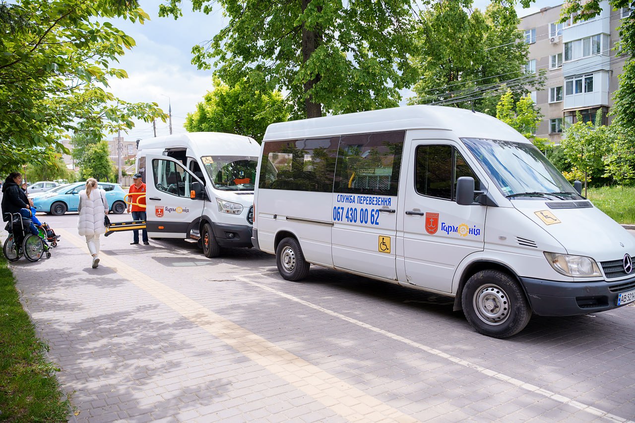 У Вінниці служба перевезення людей на кріслах колісних з початку року надала понад 5,5 тисяч послуг