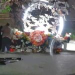 Хреститься і краде: у Вінниці жінка поцупила квіти зі Скверу Пам’яті