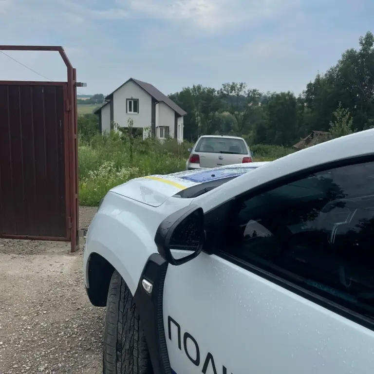 На Вінниччині поліція охорони затримала трьох осіб, які проникли до чужого будинку