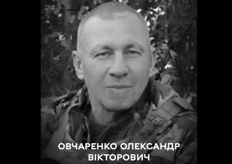 Повернувся з-за кордону, щоб боронити Україну: Вінниця прощається з Олександром Овчаренком