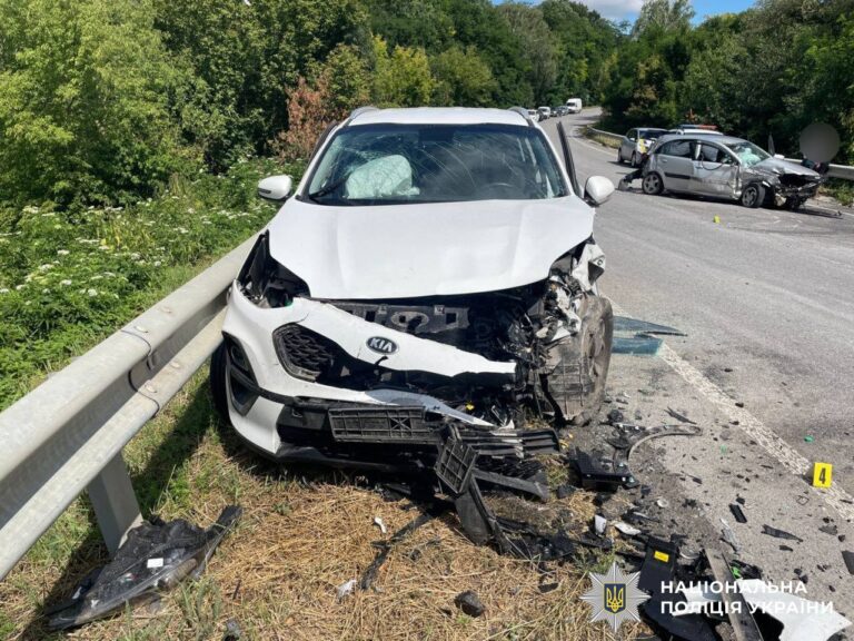Жахлива ДТП поблизу Гайсина: обидва водії в лікарні